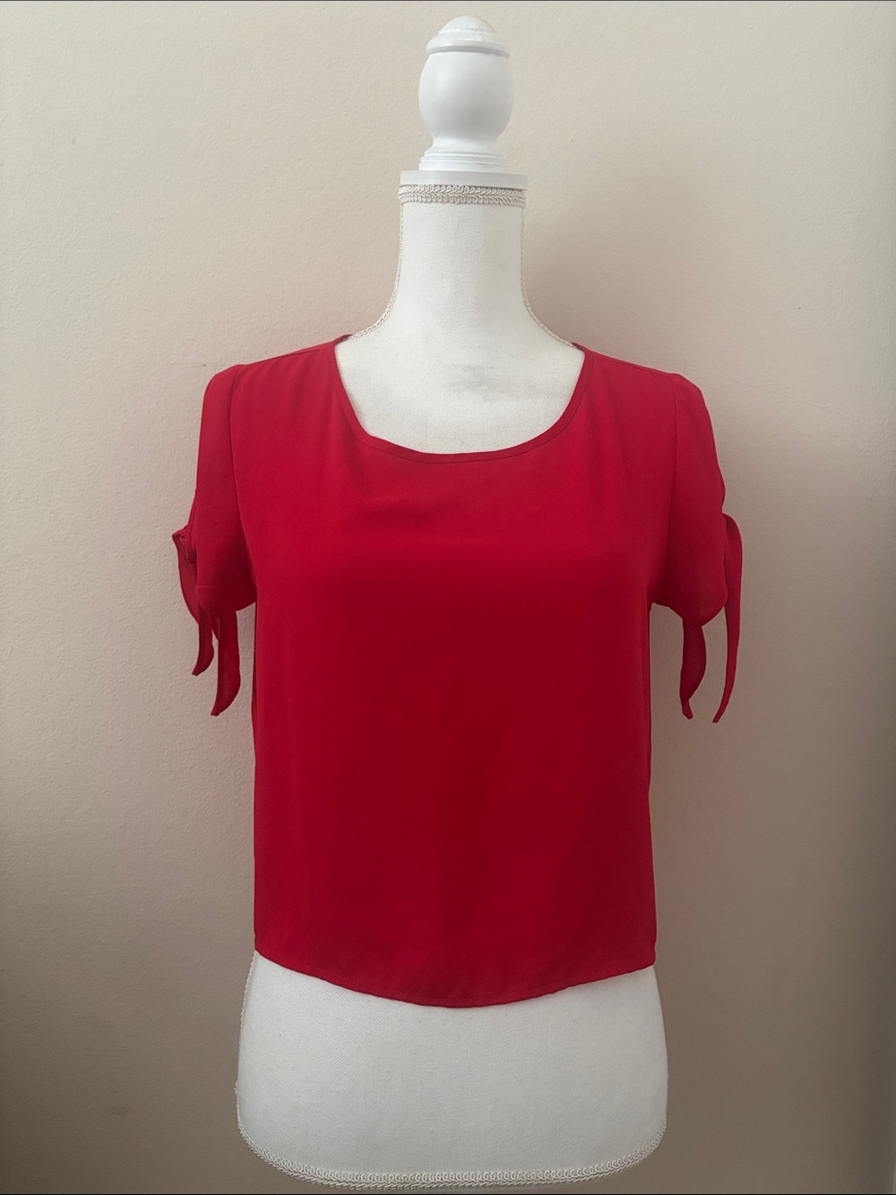 Forever 21 Red Short Sleeve Tie-Accent Blouse size M but feels more like a small